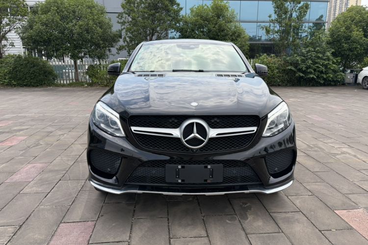 Used Mercedes-Benz GLE Coupe 2017 GLE 400 4MATIC Coupe SUV Exterior 1