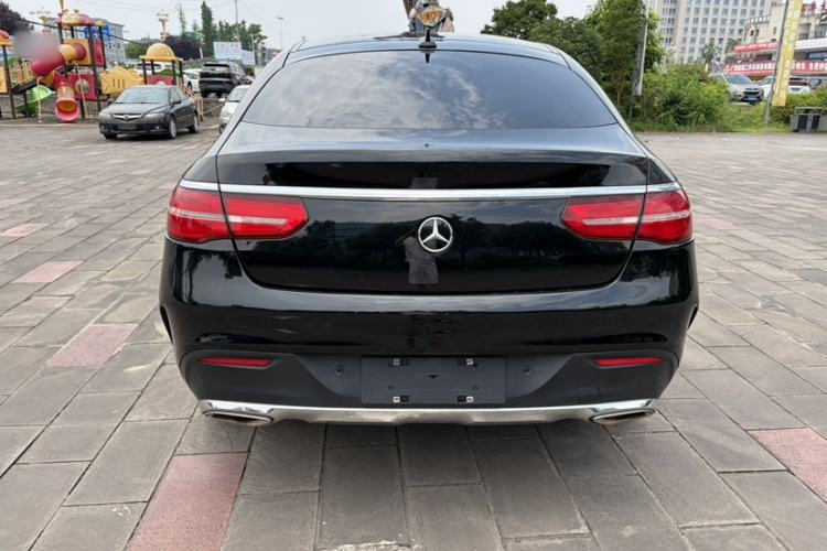 Used Mercedes-Benz GLE Coupe 2017 GLE 400 4MATIC Coupe SUV Exterior 2