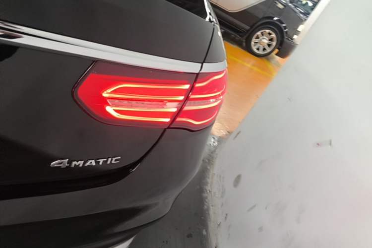Used Mercedes-Benz GLE Coupe 2017 GLE 320 4MATIC Coupe SUV Exterior 3