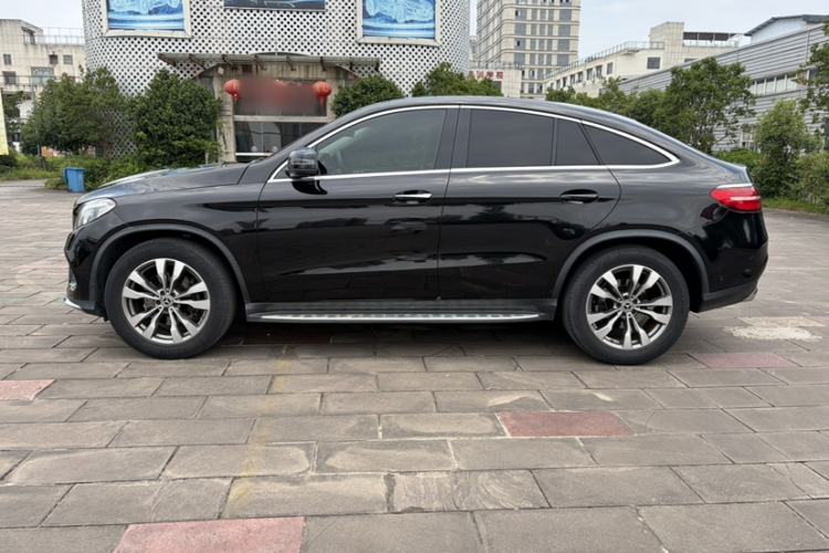 Used Mercedes-Benz GLE Coupe 2017 GLE 400 4MATIC Coupe SUV Exterior 3