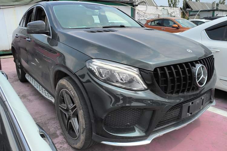 Used Mercedes-Benz GLE Coupe 2017 GLE 400 4MATIC Coupe SUV Front Right 45 Deg