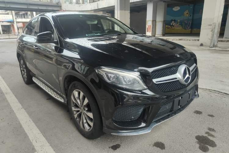 Used Mercedes-Benz GLE Coupe 2017 GLE 400 4MATIC Coupe SUV Front Right 45 Deg