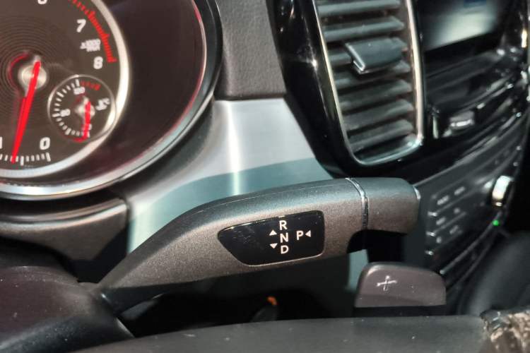 Used Mercedes-Benz GLE Coupe 2017 GLE 320 4MATIC Coupe SUV Gear Lever