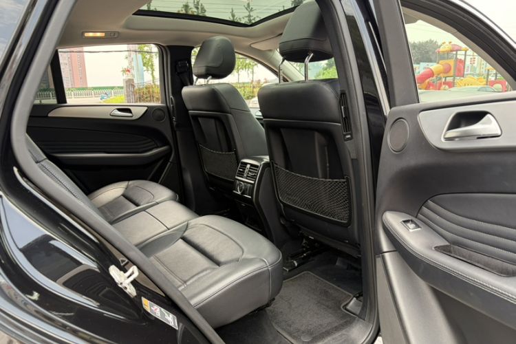 Used Mercedes-Benz GLE Coupe 2017 GLE 400 4MATIC Coupe SUV Interior 1
