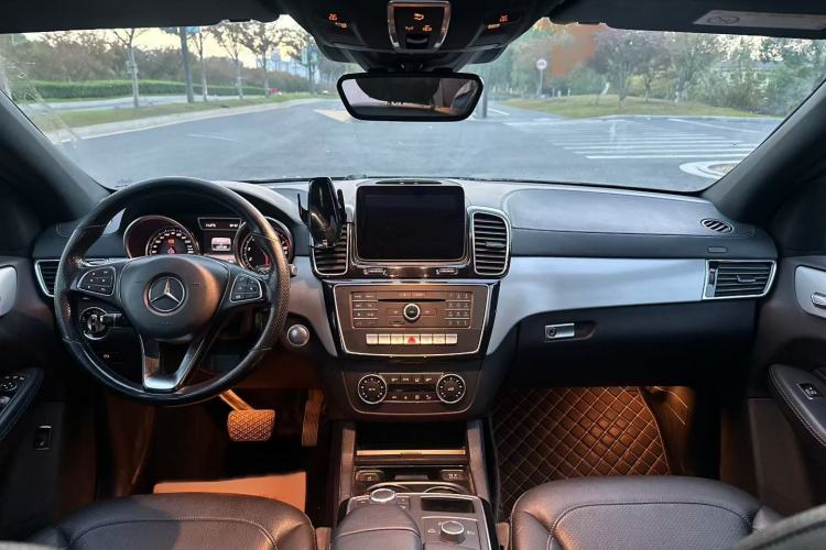 Used Mercedes-Benz GLE Coupe 2017 GLE 320 4MATIC Coupe SUV Interior 2