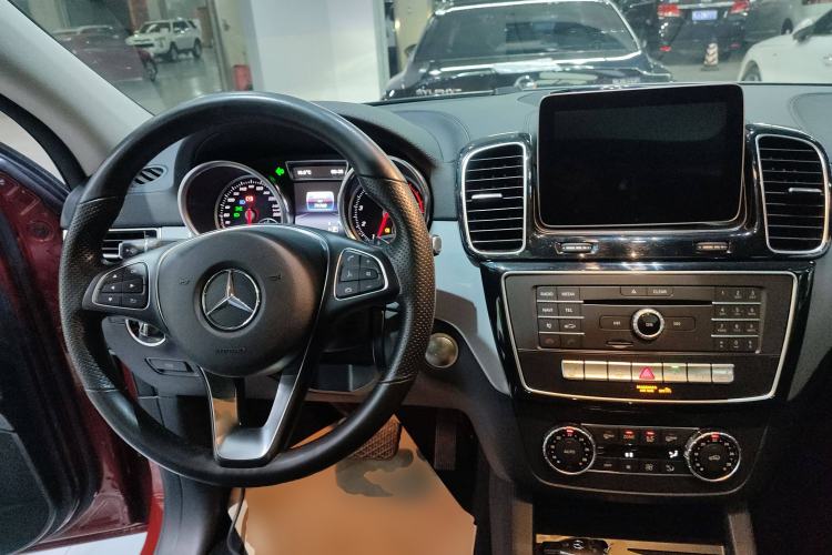 Used Mercedes-Benz GLE Coupe 2017 GLE 320 4MATIC Coupe SUV Interior 2