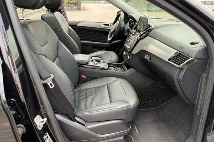 Used Mercedes-Benz GLE Coupe 2017 GLE 400 4MATIC Coupe SUV Interior 2