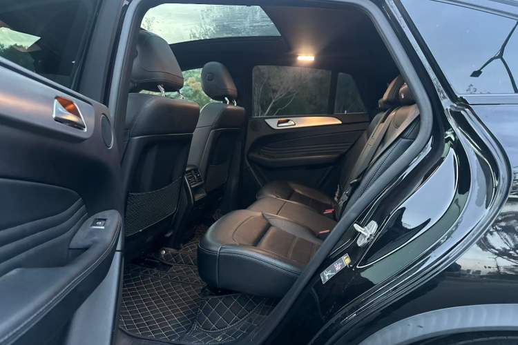 Used Mercedes-Benz GLE Coupe 2017 GLE 320 4MATIC Coupe SUV Interior 3
