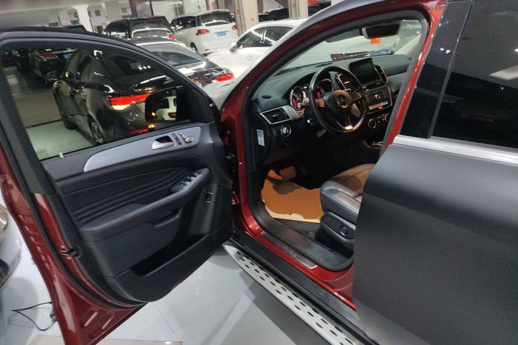 Used Mercedes-Benz GLE Coupe 2017 GLE 320 4MATIC Coupe SUV Interior 3