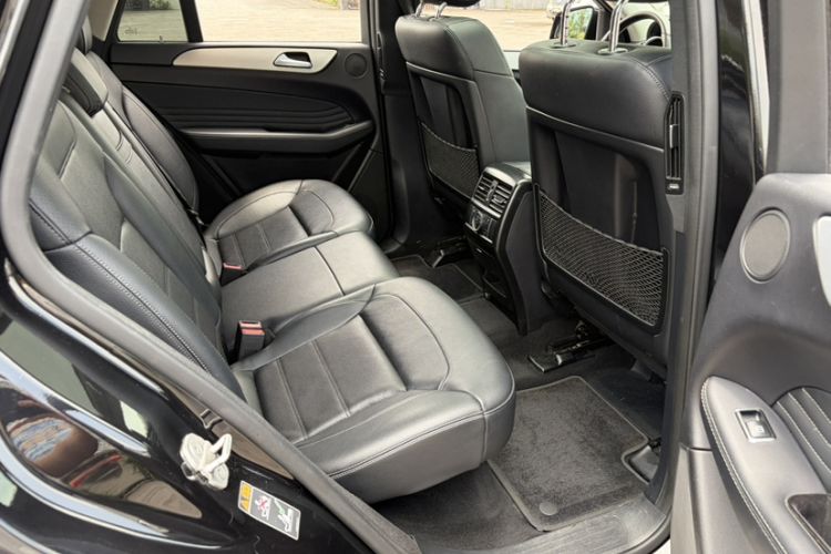 Used Mercedes-Benz GLE Coupe 2017 GLE 400 4MATIC Coupe SUV Interior 3