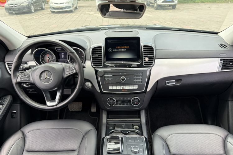 Used Mercedes-Benz GLE Coupe 2017 GLE 400 4MATIC Coupe SUV Interior 5