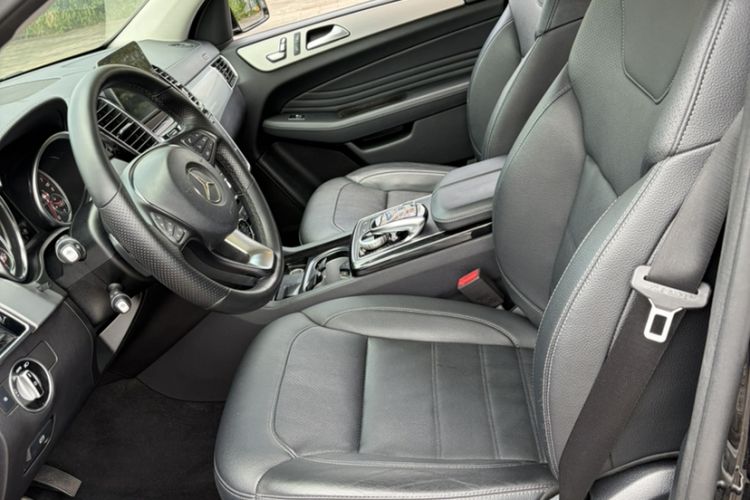Used Mercedes-Benz GLE Coupe 2017 GLE 400 4MATIC Coupe SUV Interior 6