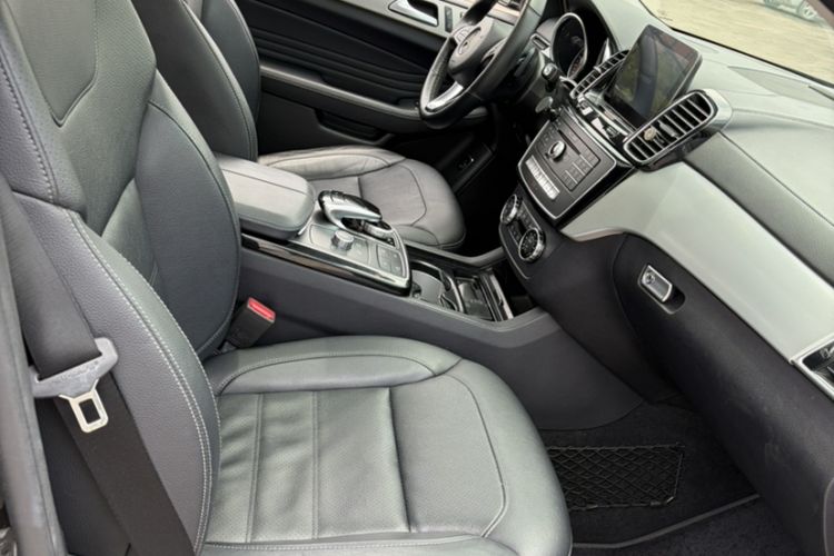 Used Mercedes-Benz GLE Coupe 2017 GLE 400 4MATIC Coupe SUV Interior 7