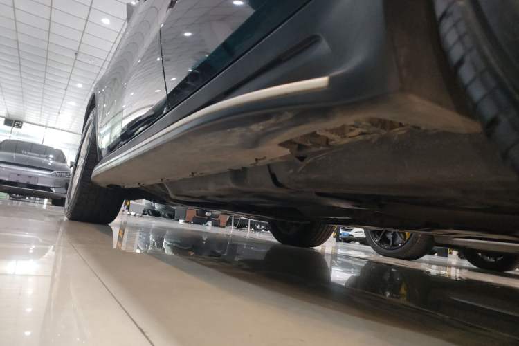 Used Mercedes-Benz GLE Coupe 2017 GLE 320 4MATIC Coupe SUV Left Side Sill