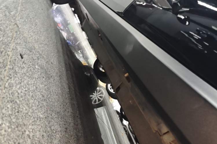 Used Mercedes-Benz GLE Coupe 2017 GLE 320 4MATIC Coupe SUV Left Side Sill