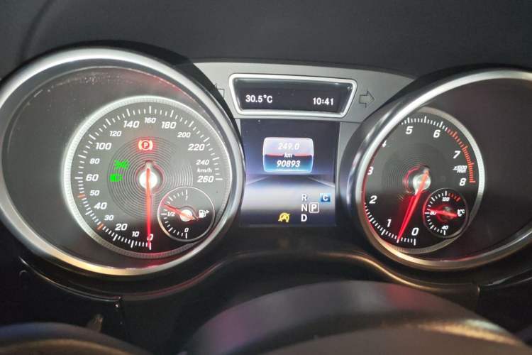 Used Mercedes-Benz GLE Coupe 2017 GLE 500 4MATIC Coupe SUV Odometer Close Up
