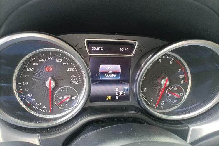 Used Mercedes-Benz GLE Coupe 2017 GLE 400 4MATIC Coupe SUV Odometer Close Up