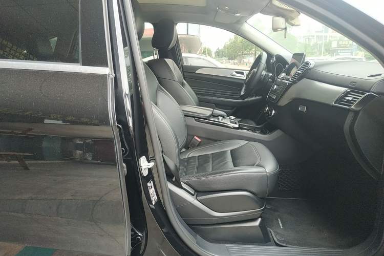 Used Mercedes-Benz GLE Coupe 2017 GLE 320 4MATIC Coupe SUV Right Front Seat