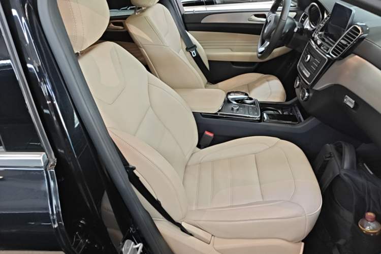 Used Mercedes-Benz GLE Coupe 2017 GLE 400 4MATIC Coupe SUV Right Front Seat