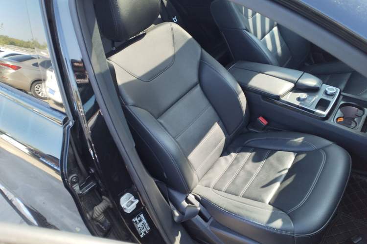 Used Mercedes-Benz GLE Coupe 2017 GLE 320 4MATIC Coupe SUV Right Front Seat
