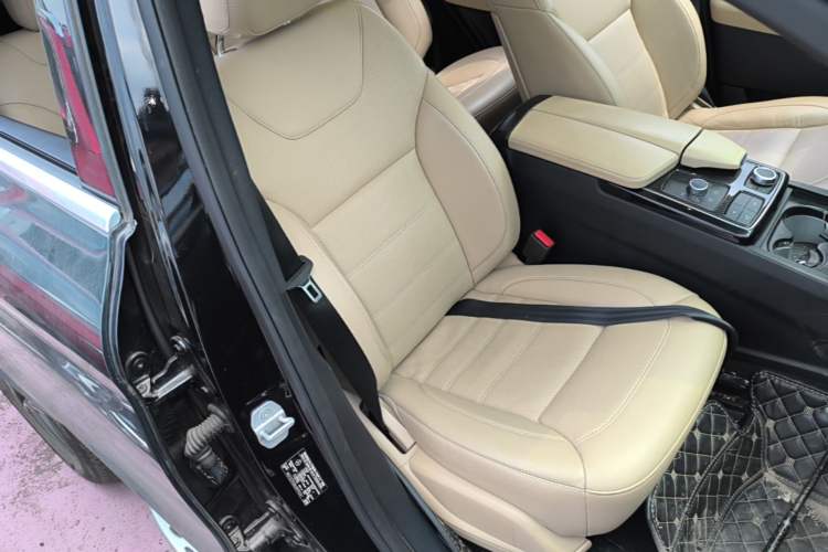 Used Mercedes-Benz GLE Coupe 2017 GLE 400 4MATIC Coupe SUV Right Front Seat