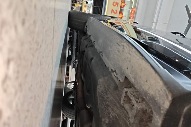 Used Mercedes-Benz GLE Coupe 2017 GLE 400 4MATIC Coupe SUV Right Side Sill