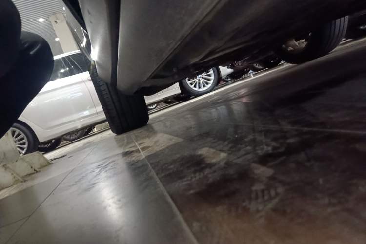 Used Mercedes-Benz GLE Coupe 2017 GLE 320 4MATIC Coupe SUV Right Side Sill