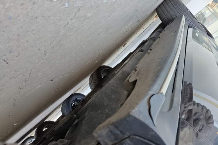 Used Mercedes-Benz GLE Coupe 2017 GLE 320 4MATIC Coupe SUV Right Side Sill