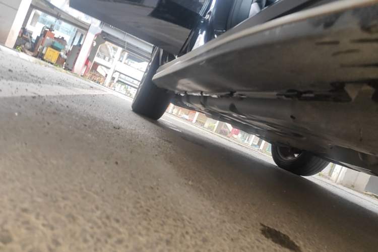 Used Mercedes-Benz GLE Coupe 2017 GLE 400 4MATIC Coupe SUV Right Side Sill