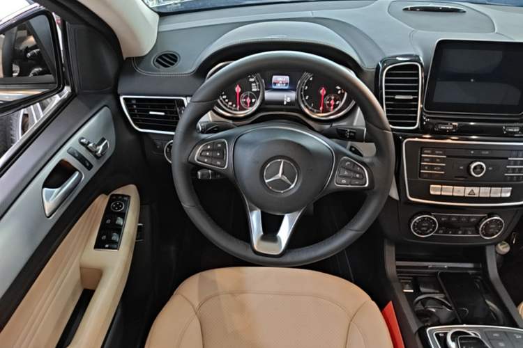 Used Mercedes-Benz GLE Coupe 2017 GLE 400 4MATIC Coupe SUV Steering Wheel
