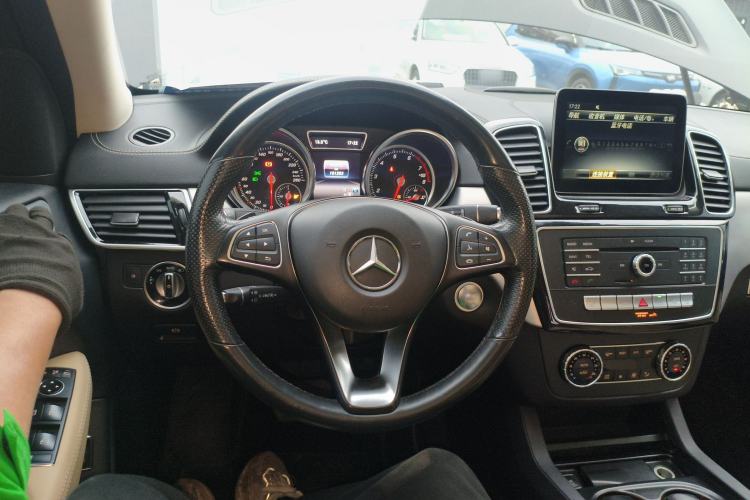 Used Mercedes-Benz GLE Coupe 2017 GLE 400 4MATIC Coupe SUV Steering Wheel