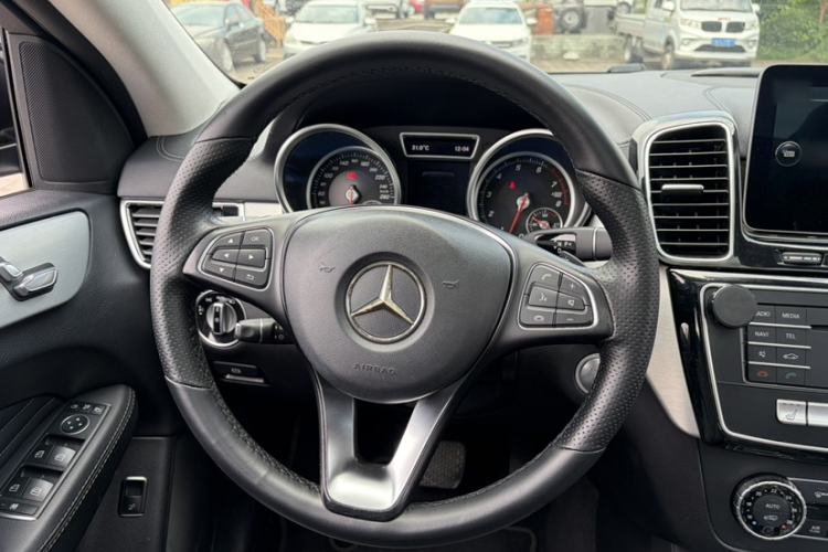 Used Mercedes-Benz GLE Coupe 2017 GLE 400 4MATIC Coupe SUV Steering Wheel