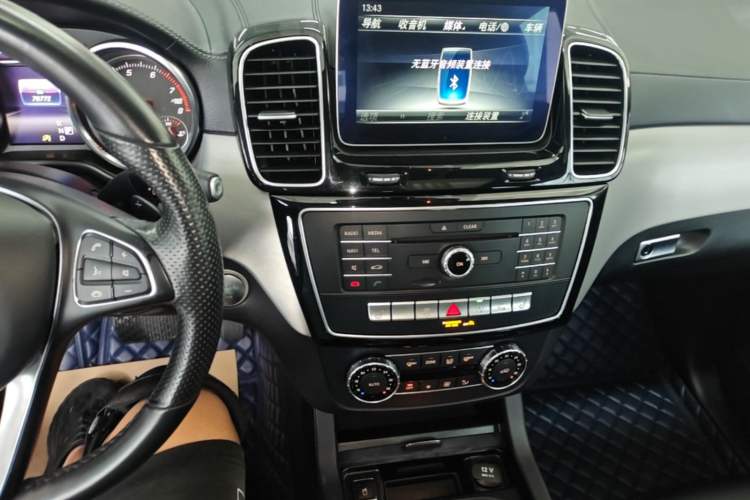 Used Mercedes-Benz GLE Coupe 2017 GLE 320 4MATIC Coupe SUV Audio And AC Panel