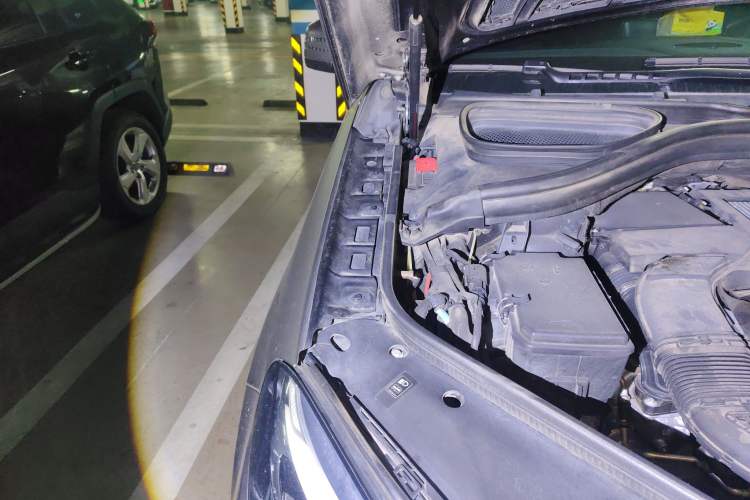 Used Mercedes-Benz GLE Coupe 2017 GLE 400 4MATIC Coupe SUV Engine Bay Right
