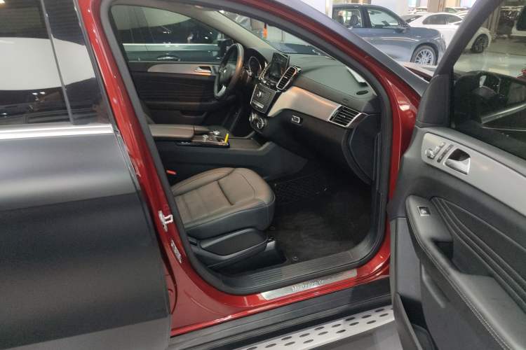Used Mercedes-Benz GLE Coupe 2017 GLE 320 4MATIC Coupe SUV Right Front Seat