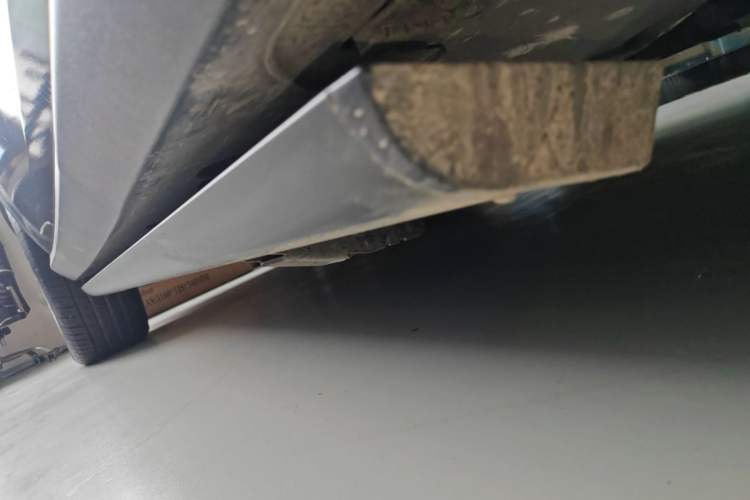 Used Mercedes-Benz GLE Coupe 2017 GLE 320 4MATIC Coupe SUV Right Side Sill