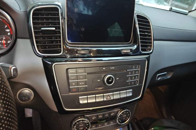 Used Mercedes-Benz GLE Coupe 2017 GLE 400 4MATIC Coupe SUV Audio And AC Panel