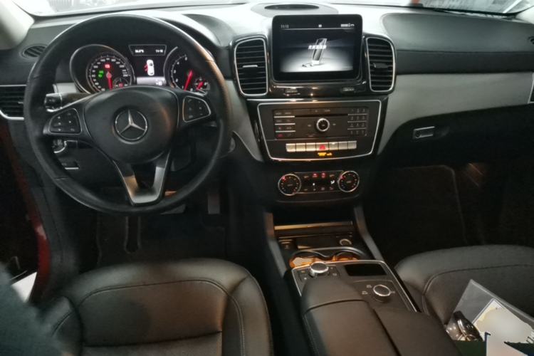 Used Mercedes-Benz GLE Coupe 2017 GLE 320 4MATIC Coupe SUV Center Console