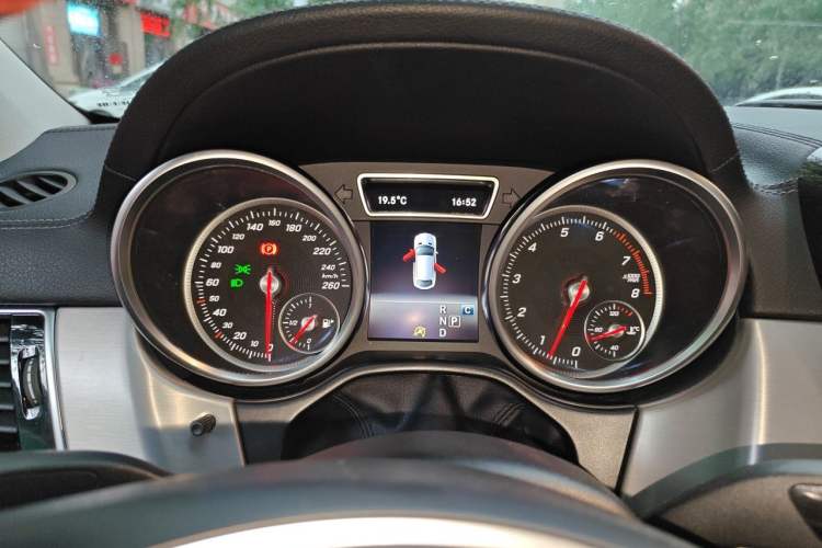 Used Mercedes-Benz GLE Coupe 2017 GLE 400 4MATIC Coupe SUV Instrument Cluster