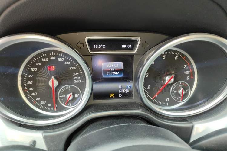 Used Mercedes-Benz GLE Coupe 2017 GLE 400 4MATIC Coupe SUV Odometer Close Up