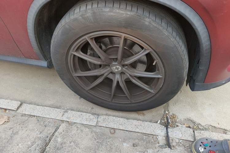 Used Mercedes-Benz GLE Coupe 2017 GLE 320 4MATIC Coupe SUV Right Front Wheel Hub