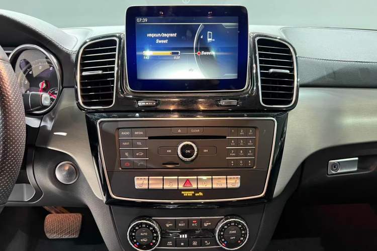 Used Mercedes-Benz GLE Coupe 2017 GLE 400 4MATIC Coupe SUV Audio And AC Panel