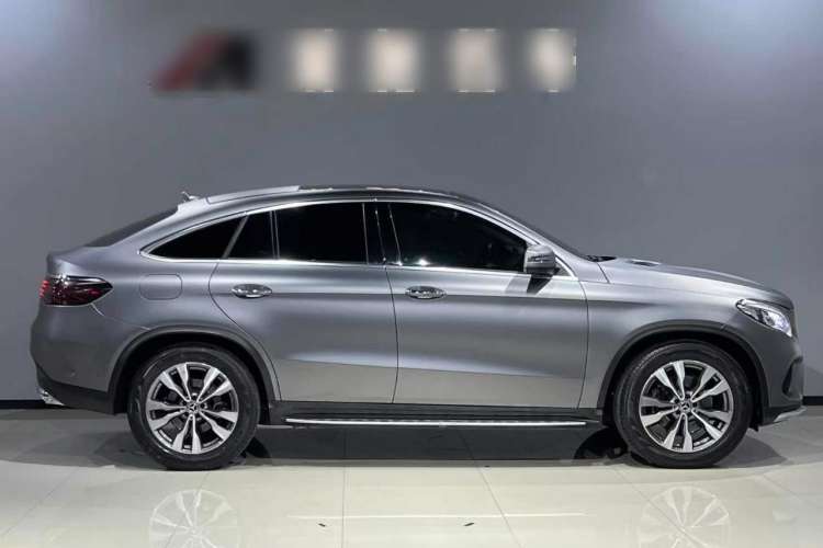 Used Mercedes-Benz GLE Coupe 2017 GLE 400 4MATIC Coupe SUV Exterior 3