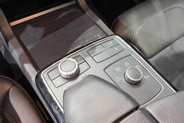 Used Mercedes-Benz GLE Coupe 2017 GLE 400 4MATIC Coupe SUV Gear Lever
