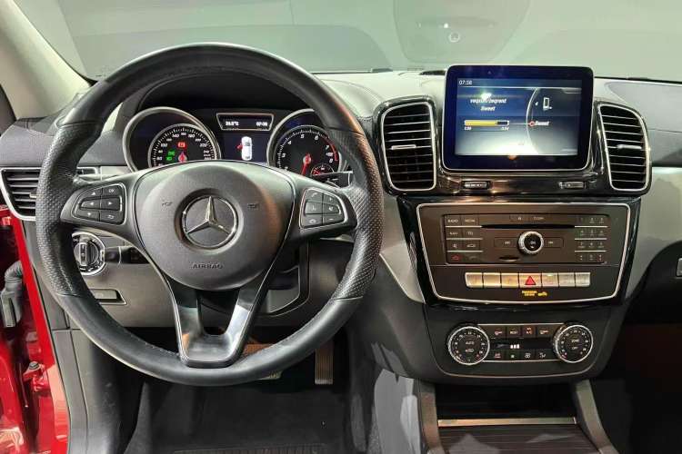 Used Mercedes-Benz GLE Coupe 2017 GLE 400 4MATIC Coupe SUV Interior 2