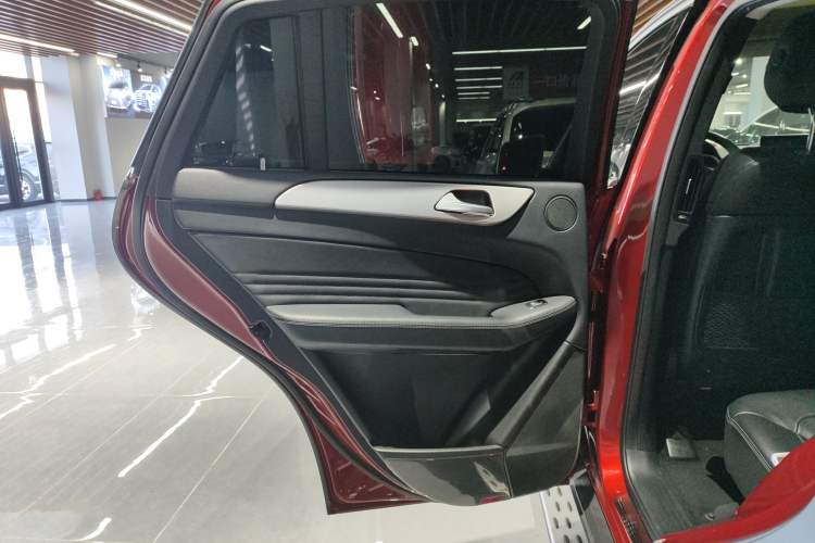Used Mercedes-Benz GLE Coupe 2017 GLE 400 4MATIC Coupe SUV Interior 8