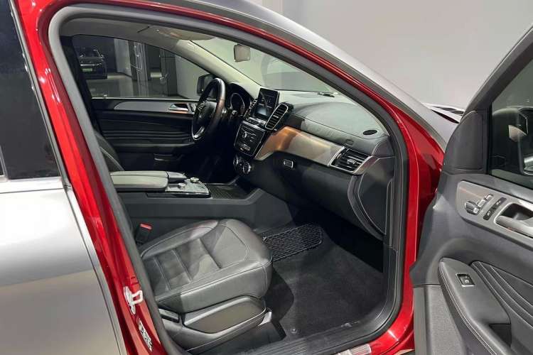 Used Mercedes-Benz GLE Coupe 2017 GLE 400 4MATIC Coupe SUV Right Front Seat