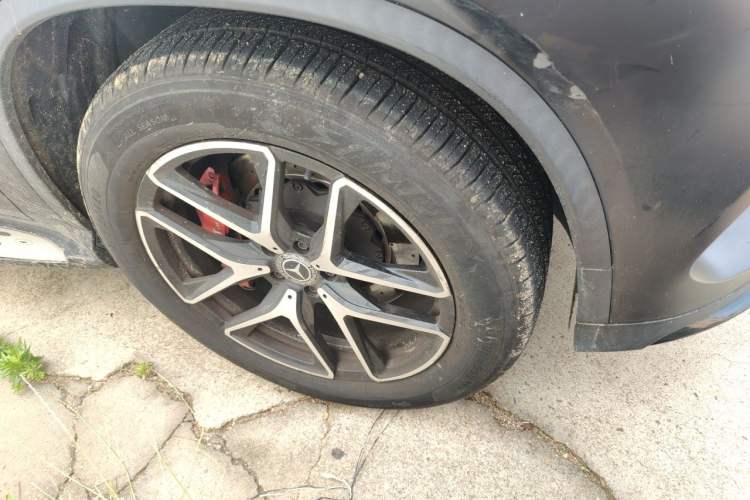 Used Mercedes-Benz GLE Coupe 2017 GLE 400 4MATIC Coupe SUV Right Front Wheel Hub