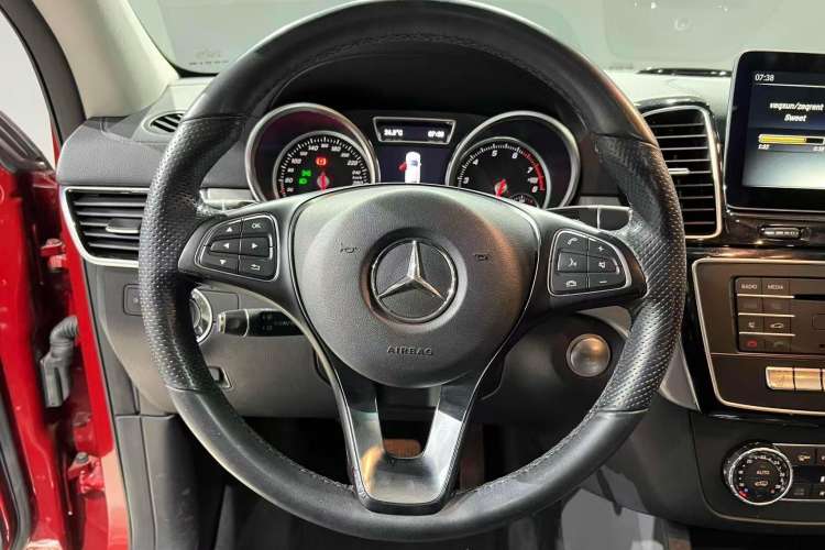 Used Mercedes-Benz GLE Coupe 2017 GLE 400 4MATIC Coupe SUV Steering Wheel