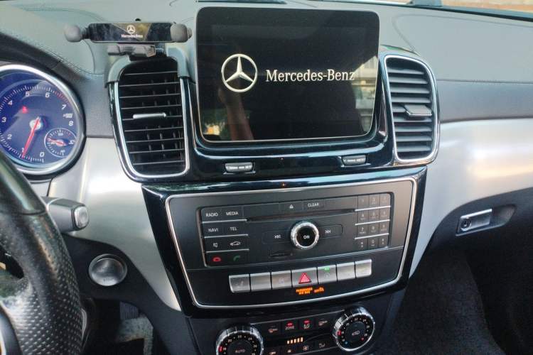 Used Mercedes-Benz GLE Coupe 2017 GLE 320 4MATIC Coupe SUV Audio And AC Panel